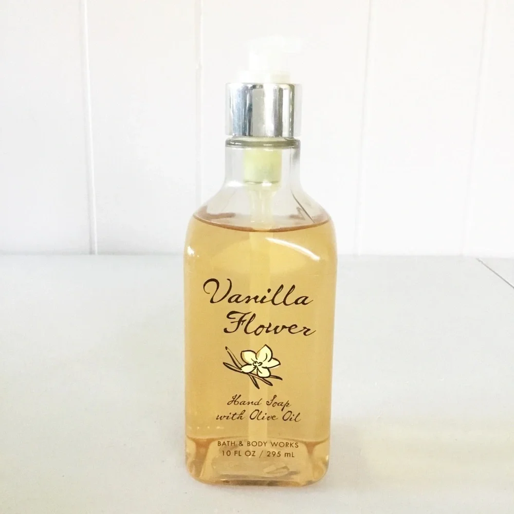 Bath & Body Works  Vanilla Flower Hand Soap With Olive Oil 10 oz Discontinued